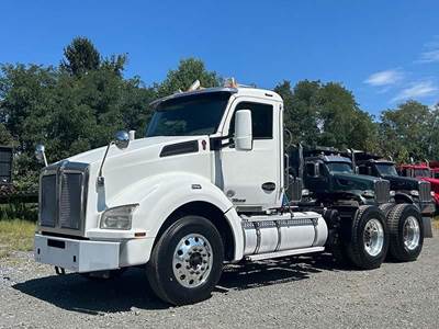 Kenworth T880 Day Cab Truck - Cummins 500HP, 10 Speed Manual