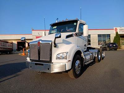 Kenworth T880 Day Cab Truck - Paccar 445HP, 12 Speed Amt
