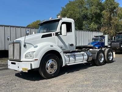 Kenworth T880 Day Cab Truck - Cummins 500HP, 10 Speed Manual