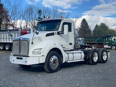 Kenworth T880 Day Cab Truck - Cummins 500HP, 10 Speed Manual