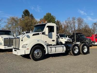 Kenworth T880 Day Cab Truck - Cummins 500HP, 10 Speed Manual