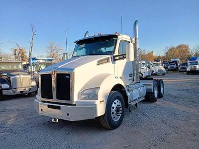 Kenworth T880 Day Cab Truck - Paccar 510HP, 18 Speed Manual