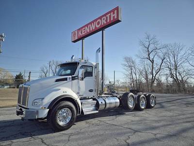 Kenworth T880 Day Cab Truck - Cummins 565HP, 18 Speed Manual