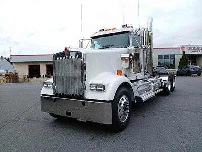 Kenworth W900L Day Cab Truck - Cummins 565HP, 18 Speed Manual