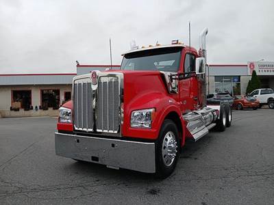 Kenworth W990 Day Cab Truck - Cummins 565HP, 18 Speed Manual