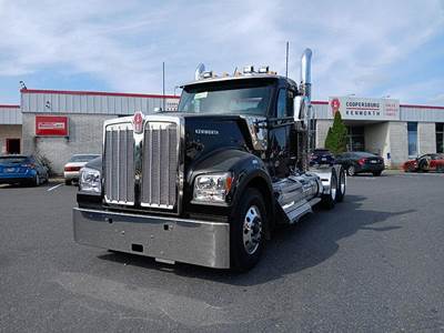 Kenworth W990 Day Cab Truck - Paccar 510HP