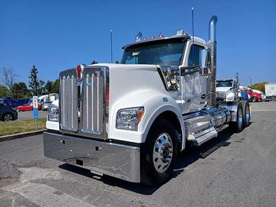 Kenworth W990 Day Cab Truck - Cummins 565HP, 18 Speed Manual