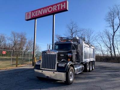 Kenworth W900B Dump Truck - Cummins 525HP, 18 Speed Manual