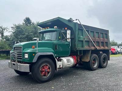 Mack RD688SX Dump Truck - E7-460P 460HP, 10 Speed Manual, 14.5' Dump