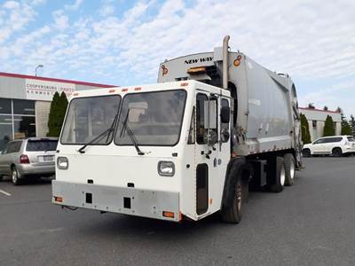 Crane Carrier (CCC) Low Entry Tandem Axle Garbage Truck - Cummins, 285HP, 5 Speed Allison Rds Automatic