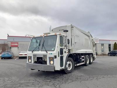 Mack LEU613 Tandem Axle Garbage Truck - MP7, 325HP, Automatic