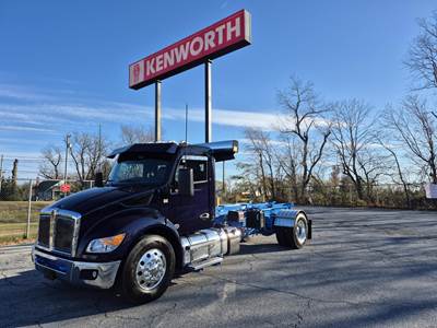 Kenworth T380 Single Axle Hooklift Truck - Paccar, 330HP, 8 Speed Automatic