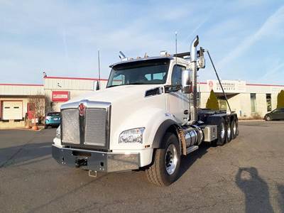 Kenworth T880 Tri Axle Roll Off Truck - Paccar, 510HP, 6 Speed Allison Rds Automatic