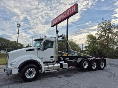 Kenworth T880 Tri Axle Roll Off Truck - Cummins, 500HP, 6 Speed Allison Rds Automatic