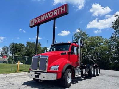 Kenworth T880 Tri Axle Roll Off Truck - Cummins, 500HP, 6 Speed Allison Rds Automatic