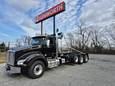 Kenworth T880 Tri Axle Roll Off Truck - Cummins, 500HP, 6 Speed Allison Rds Automatic