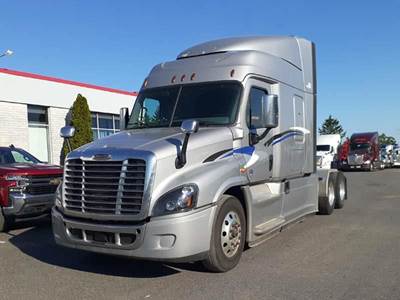 Freightliner Cascadia 125 Sleeper Semi Truck - 70" Mid Roof Sleeper, Detroit 505HP, 18 Speed Ultrashift Amt