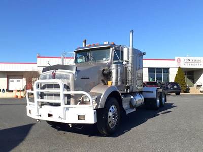 Kenworth T800 Sleeper Semi Truck - 42" Flat Top Sleeper, Cummins 485HP, 18 Speed Manual