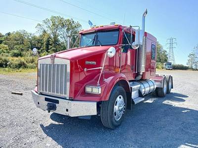 Kenworth T800 Sleeper Semi Truck - 60" Flat Top Sleeper, Cummins 475HP, 10 Speed Manual