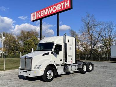 Kenworth T880 Sleeper Semi Truck - 52" Flat Top Sleeper, Paccar 455HP, 10 Speed Manual