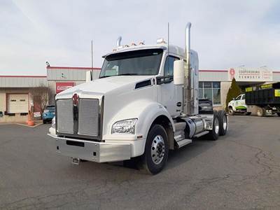 Kenworth T880 Sleeper Semi Truck - 40" Flat Top Sleeper, Paccar 455HP, 12 Speed Automatic