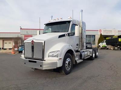 Kenworth T880 Sleeper Semi Truck - 40" Flat Top Sleeper, Paccar 455HP, 12 Speed Automatic