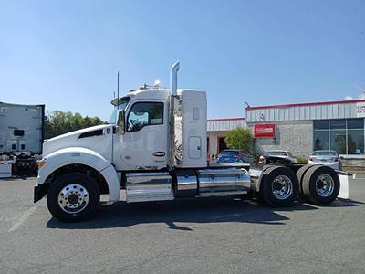 Kenworth T880 Sleeper Semi Truck - 40" Flat Top Sleeper, Paccar 510HP, 13 Speed Manual