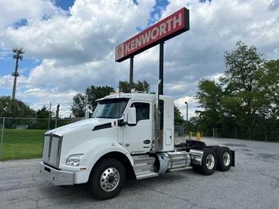 Kenworth T880 Sleeper Semi Truck - Paccar 455HP