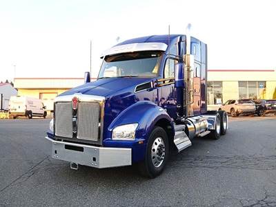 Kenworth T880 Sleeper Semi Truck - 52" Mid Roof Sleeper, Paccar 510HP, 13 Speed Manual