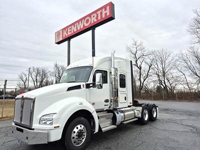 Kenworth T880 Sleeper Semi Truck - 52" Mid Roof Sleeper, Cummins 500HP, 12 Speed Endurant Amt