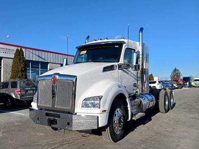 Kenworth T880 Sleeper Semi Truck - 40" Flat Top Sleeper, Cummins 565HP