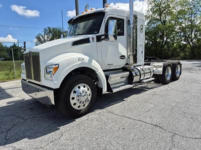 Kenworth T880 Sleeper Semi Truck - 40" Flat Top Sleeper, Paccar 510HP, 18 Speed Manual