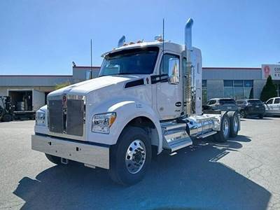 Kenworth T880 Sleeper Semi Truck - 40" Flat Top Sleeper, Paccar 510HP, 12 Speed Amt
