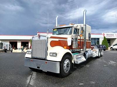 Kenworth W900L Sleeper Semi Truck - Cummins 565HP, 18 Speed Manual