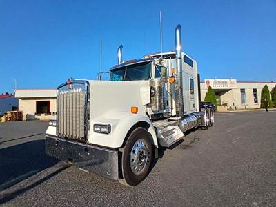 Kenworth W900L Sleeper Semi Truck - Cummins 565HP, 18 Speed Manual