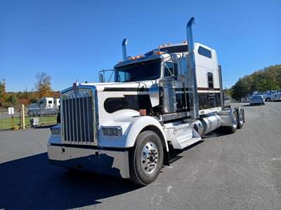 Kenworth W900L Sleeper Semi Truck - 86" Mid Roof Sleeper, Cummins 565HP, 18 Speed Manual
