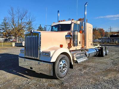 Kenworth W900L Sleeper Semi Truck - 42" Flat Top Sleeper, Cummins 605HP, 18 Speed Manual
