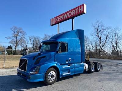 Volvo VNL64T630 Sleeper Semi Truck - 64" Mid Roof Sleeper, D13 455HP, Amt