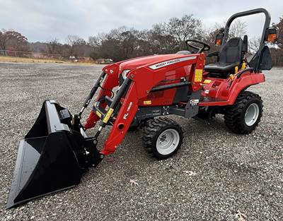 Massey Ferguson GC1725M Tractor