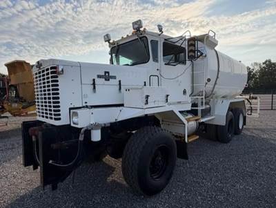 Oshkosh P2558 4000 Gallon Water Truck - Cummins, Automatic