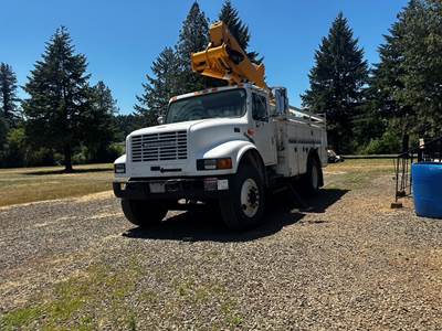1999 International 4900 Bucket Truck - Altec TA40 Bucket