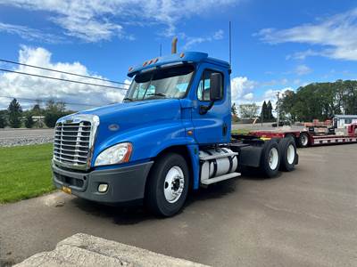 2011 Freightliner Cascadia Daycab Day Cab Truck