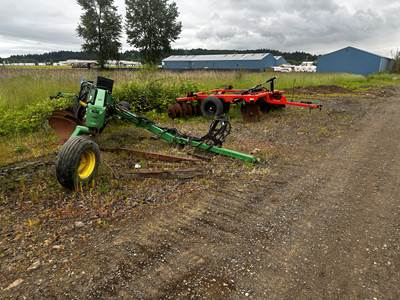 John Deere 3710 Plow