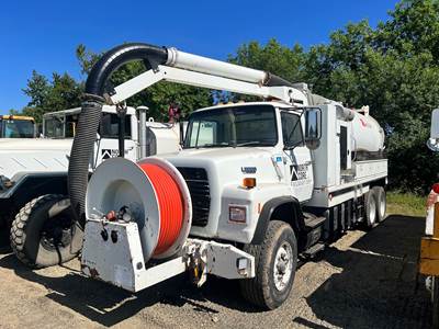 1990 Ford L800 Vacuum Truck