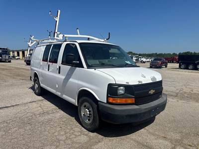 Chevrolet Express 2500 Cargo Van - 305HP, Automatic