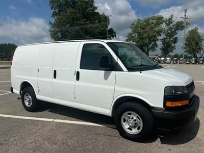 Chevrolet Express 2500 Cargo Van - 6 Speed Automatic