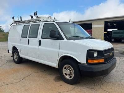 Chevrolet Express 2500 Cargo Van - 305HP