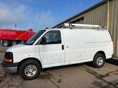 Chevrolet Express 2500 Cargo Van - 305HP