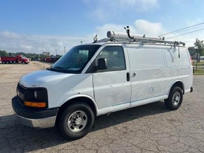 Chevrolet Express 2500 Cargo Van - 305HP