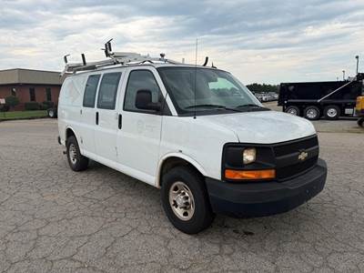 Chevrolet Express 2500 Cargo Van - 305HP, Automatic